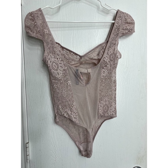 NWT VICTORIAS SECRET Blush Pink Lace Bodysuit lingerie - Picture 4 of 8